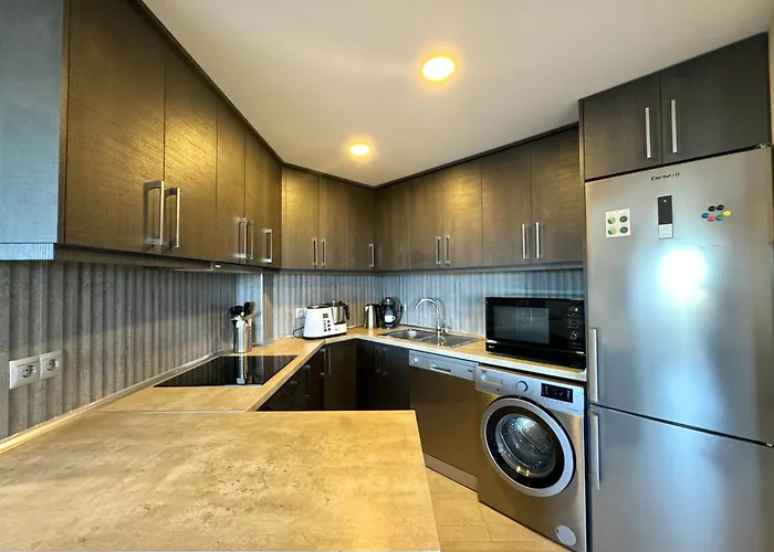 Amplia Terraza Con Maravillosas Vistas Muy Cerca De La Playa Torremolinos