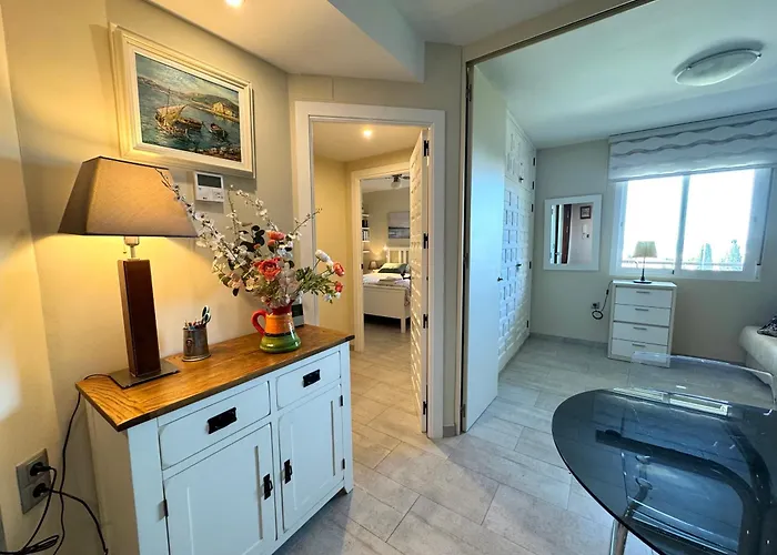 Amplia Terraza Con Maravillosas Vistas Muy Cerca De La Playa