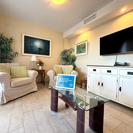 Amplia Terraza Con Maravillosas Vistas Muy Cerca De La Playa *