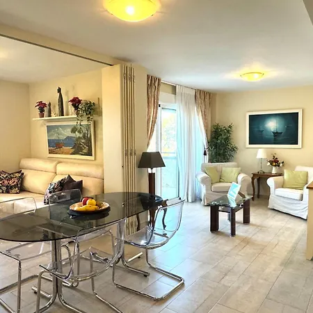 Amplia Terraza Con Maravillosas Vistas Muy Cerca De La Playa Апартаменты Торремолинос