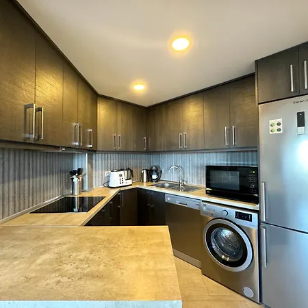 Amplia Terraza Con Maravillosas Vistas Muy Cerca De La Playa توريمولينوس