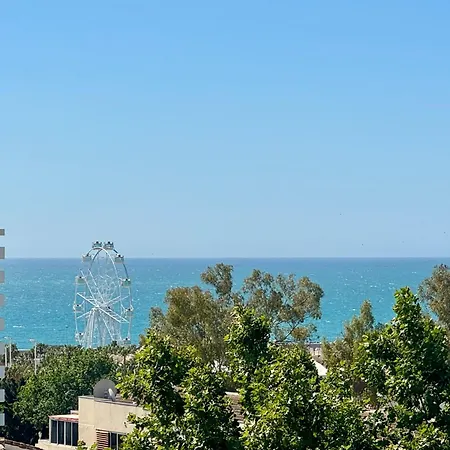 Amplia Terraza Con Maravillosas Vistas Muy Cerca De La Playa