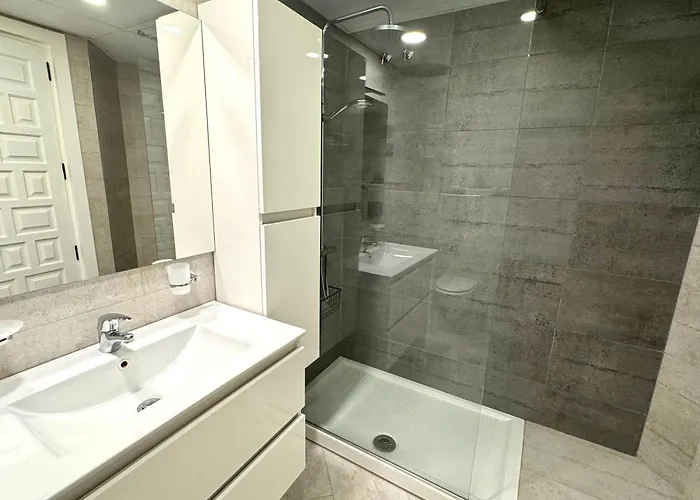 Apartamento Amplia Terraza Con Maravillosas Vistas Muy Cerca De La Playa